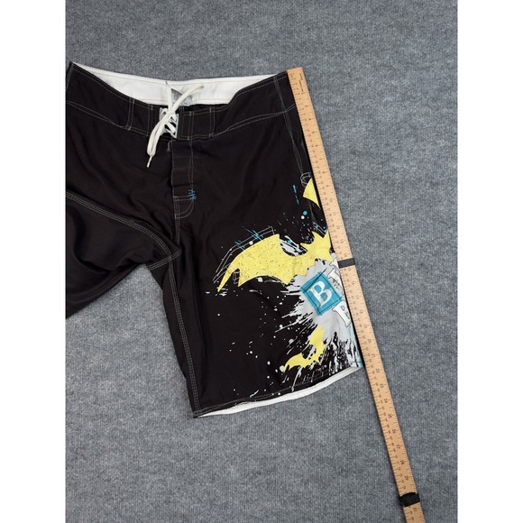 Billabong Graphic Rare Halloween Boardshorts Goth Bat Sz 33 Black Surf Swim Y2K - Picture 13 of 16